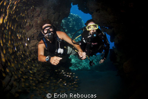 Diving together... by Erich Reboucas 